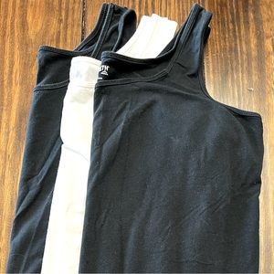 Duluth Trading Company No Yank tanks